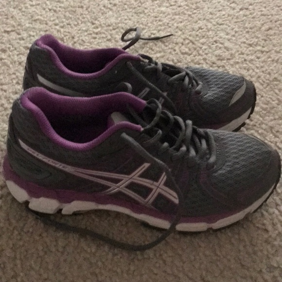 ASO Anastasia Steele Asics Gel Forte sneakers - Picture 4 of 11